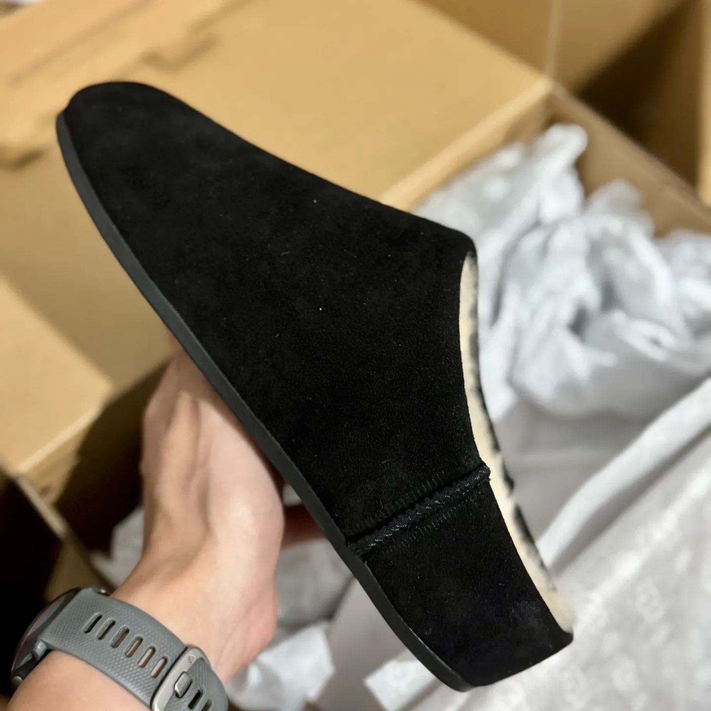 Self-pickup 💰440 Guangzhou original grade ❗️UGG Elea Slip-On Thin slip-on 1171390 Indoor slip-on lazy shoes Independent original development outsole Cashmere insole Keep warm in winter Shoe body material Water-repellent coated suede upper 17mm UGGPURE implanted wool insole Lightweight non-slip comfortable rubber outsole Full package # Size: 35 36 37 38 39 40